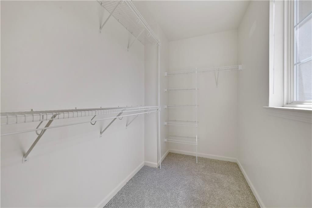Photo 21 of 37 - 16127 Linden Street