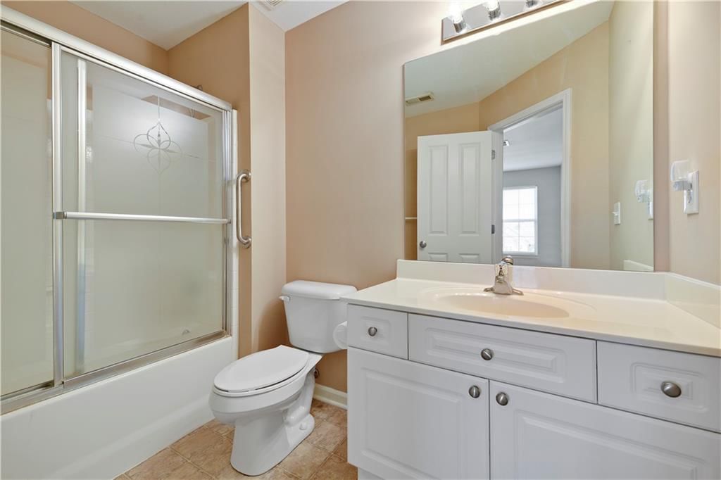 Photo 22 of 37 - 16127 Linden Street