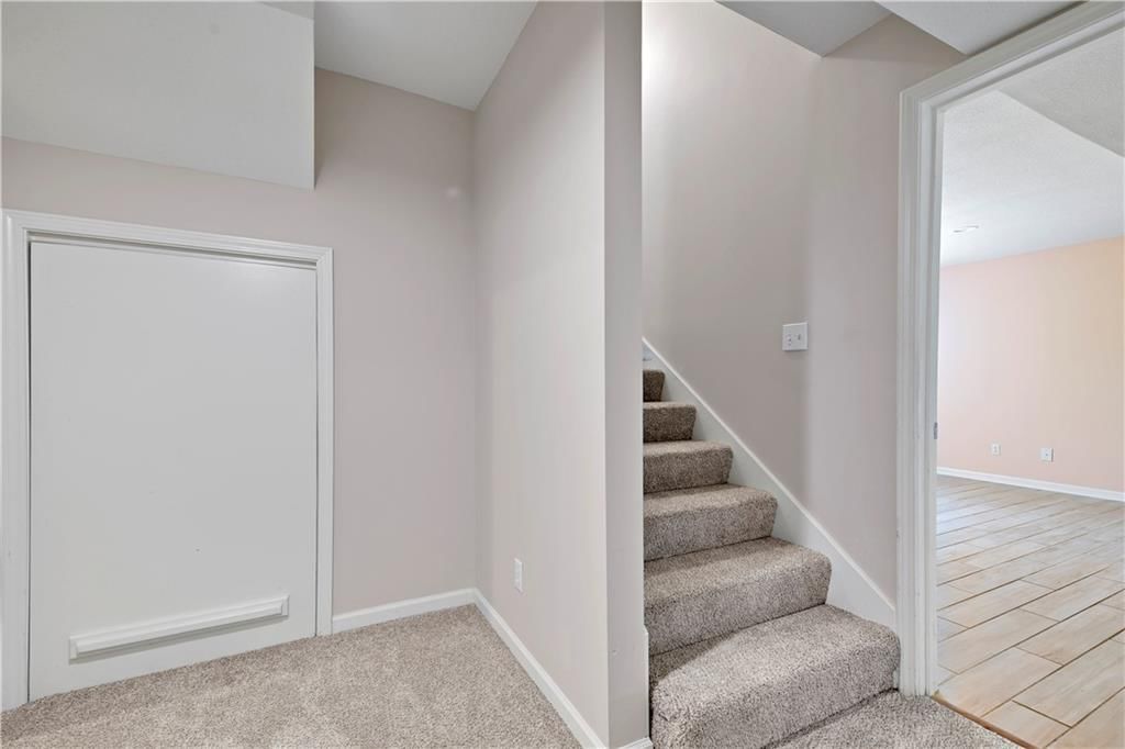 Photo 23 of 37 - 16127 Linden Street
