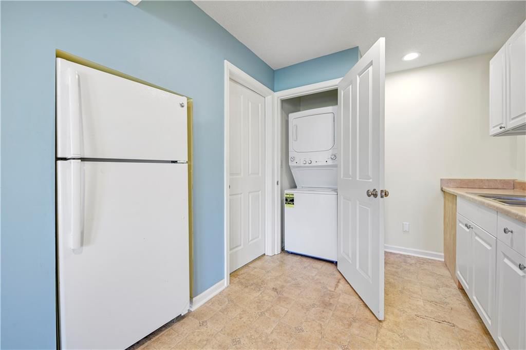 Photo 28 of 37 - 16127 Linden Street