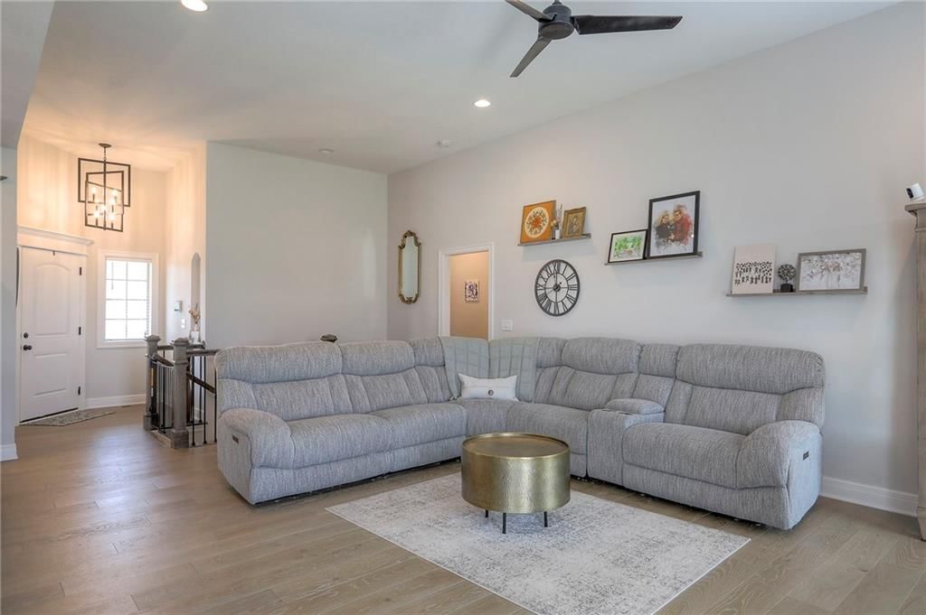 Photo 5 of 38 - 4812 SW 4th Street