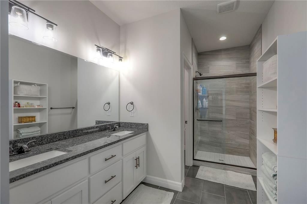 Photo 20 of 38 - 4812 SW 4th Street