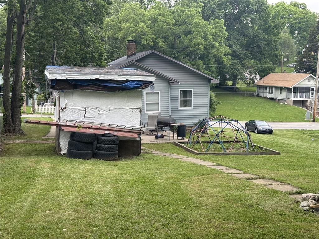 Photo 5 of 10 - 2101 N 27TH Street