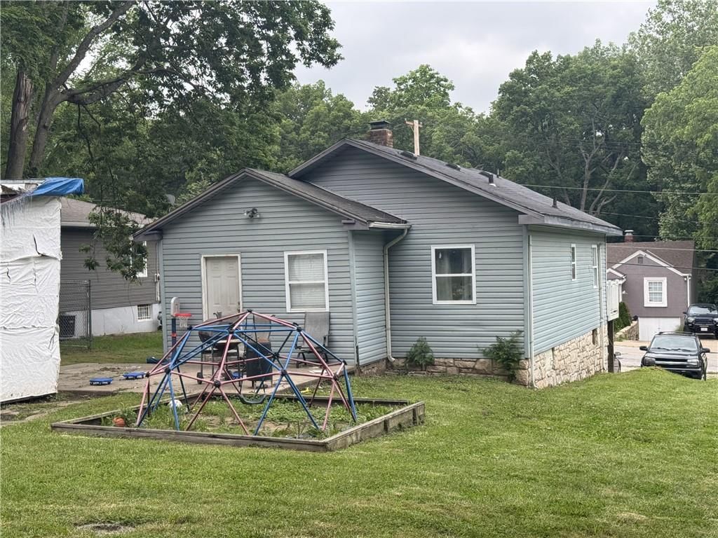 Photo 6 of 10 - 2101 N 27TH Street