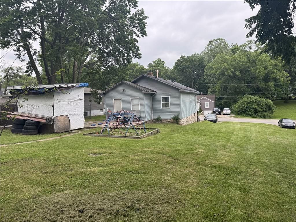 Photo 7 of 10 - 2101 N 27TH Street