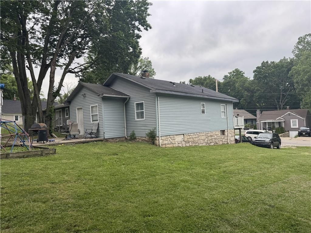 Photo 8 of 10 - 2101 N 27TH Street