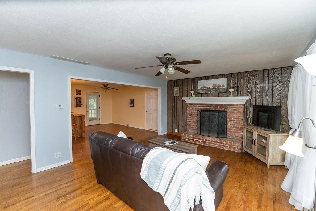 106 S Clark Street — photo 9