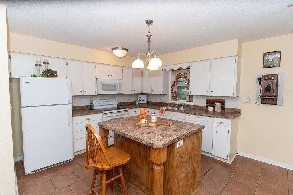 106 S Clark Street — photo 11