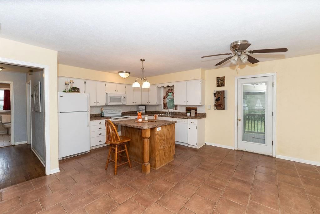 106 S Clark Street — photo 12