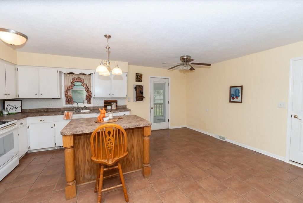 106 S Clark Street — photo 13
