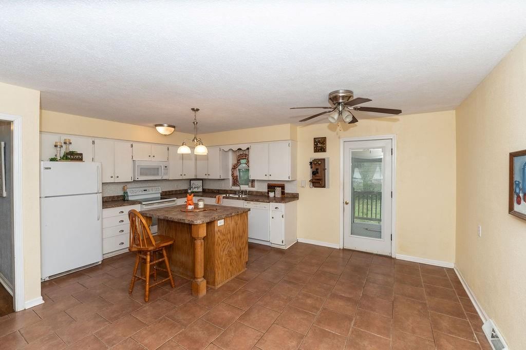 106 S Clark Street — photo 14