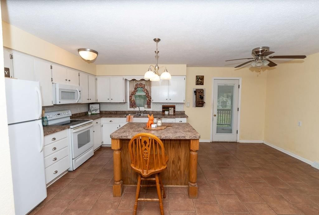 106 S Clark Street — photo 15