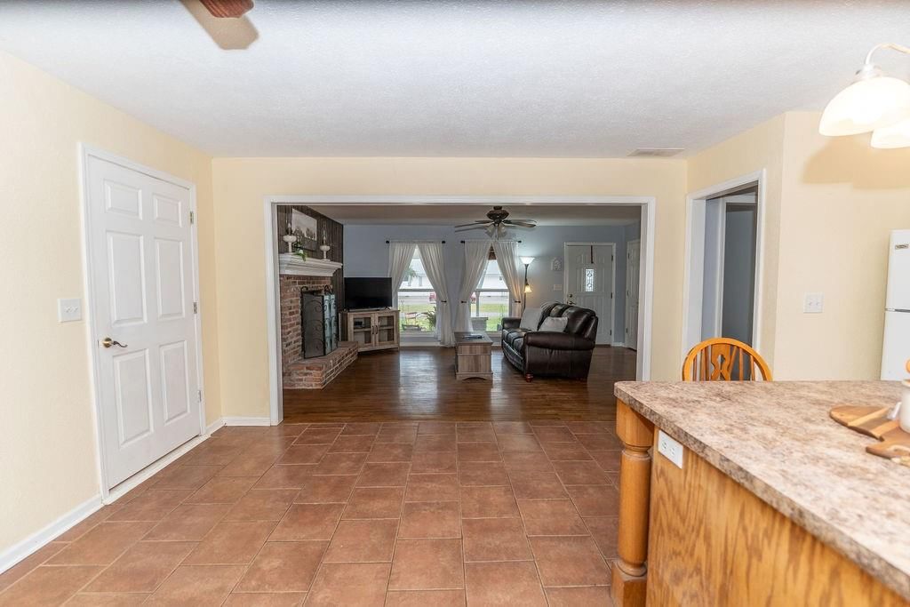 106 S Clark Street — photo 16
