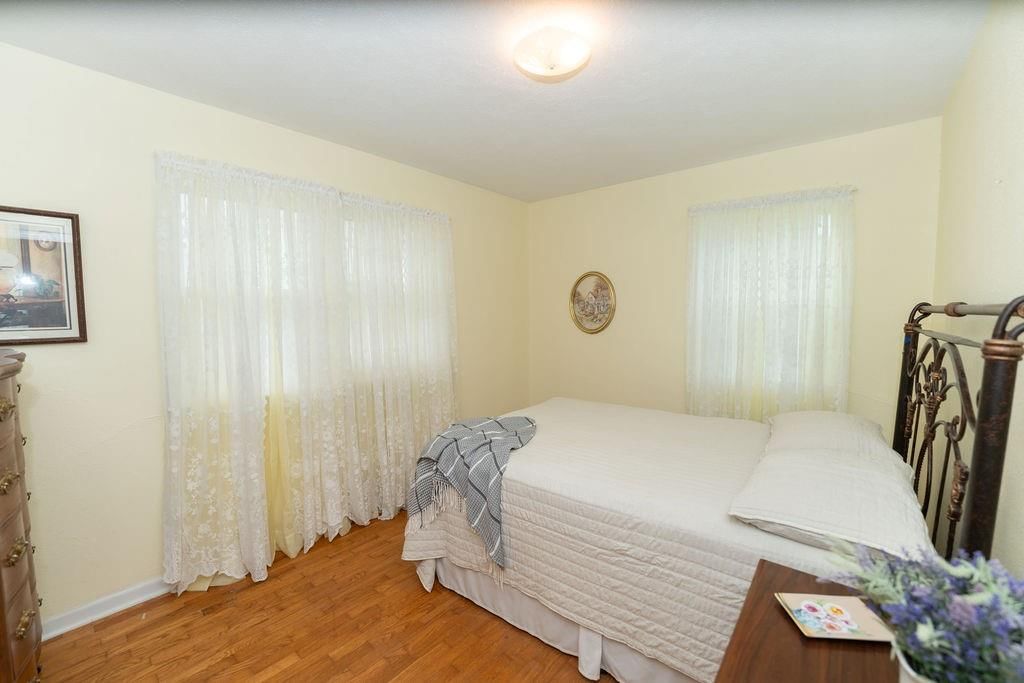 106 S Clark Street — photo 17