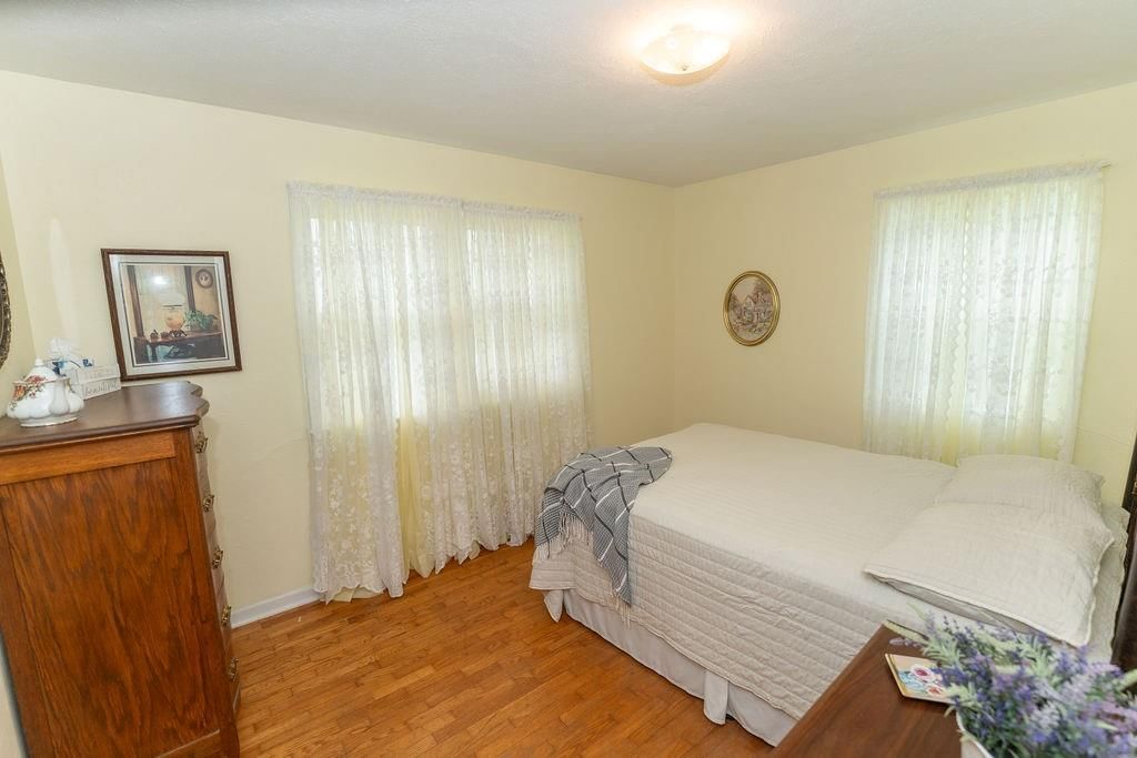 106 S Clark Street — photo 18