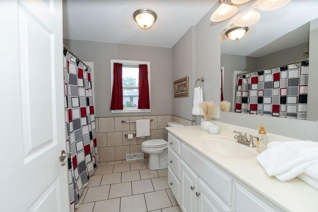 106 S Clark Street — photo 19