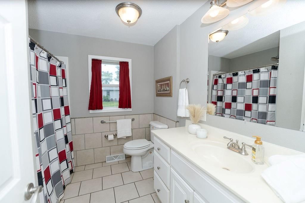 106 S Clark Street — photo 20