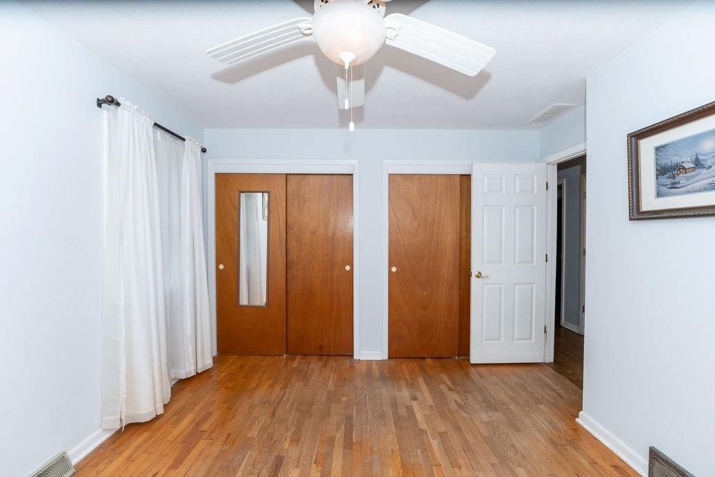 106 S Clark Street — photo 21