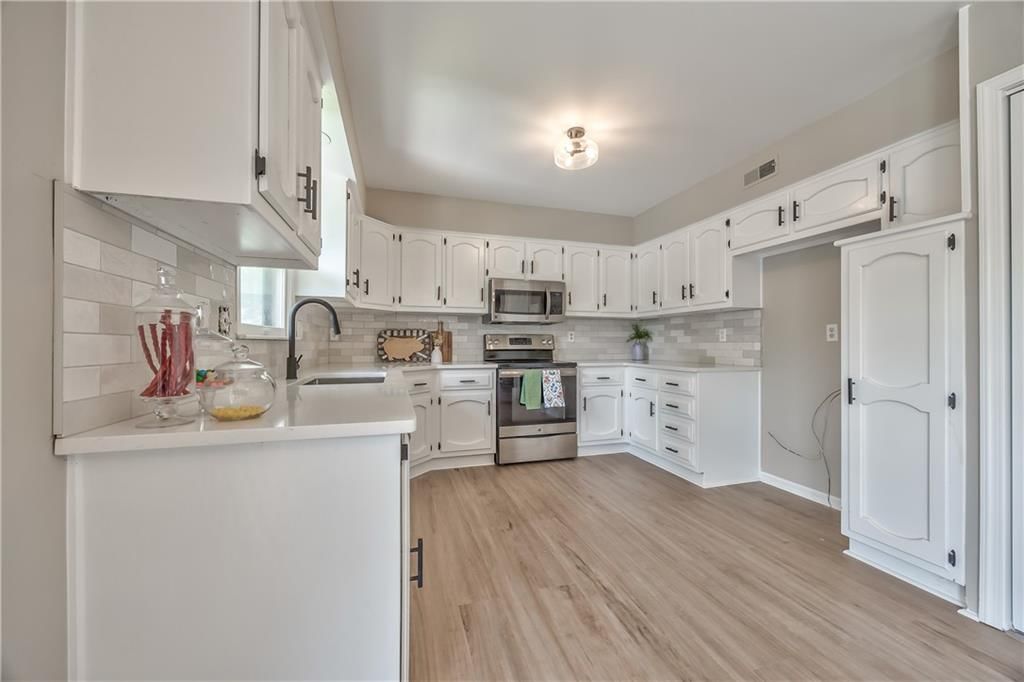 10706 W 50TH Terrace — photo 15