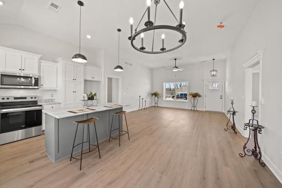210 S Devin Street — photo 6