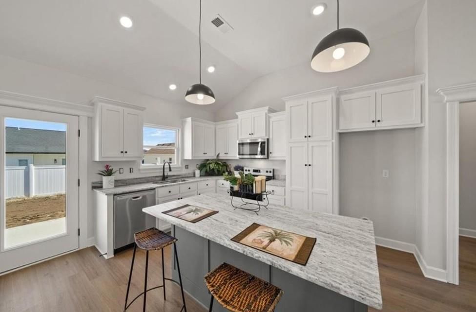 210 S Devin Street — photo 10