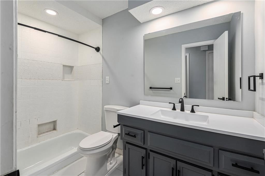 5980 N Bellefontaine Avenue — photo 11