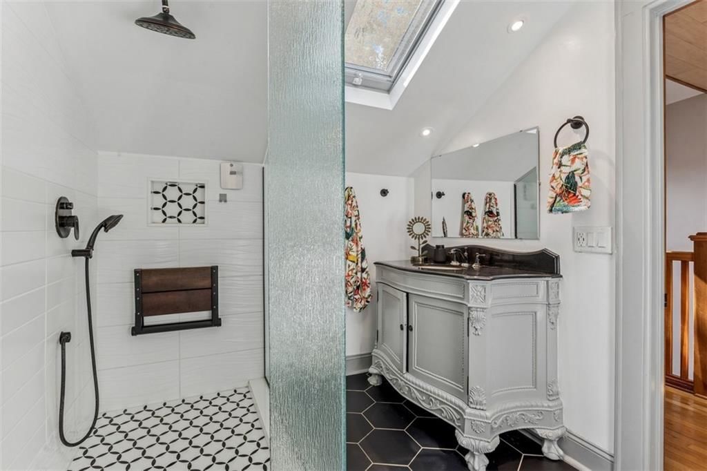5720 Oak Street — photo 21