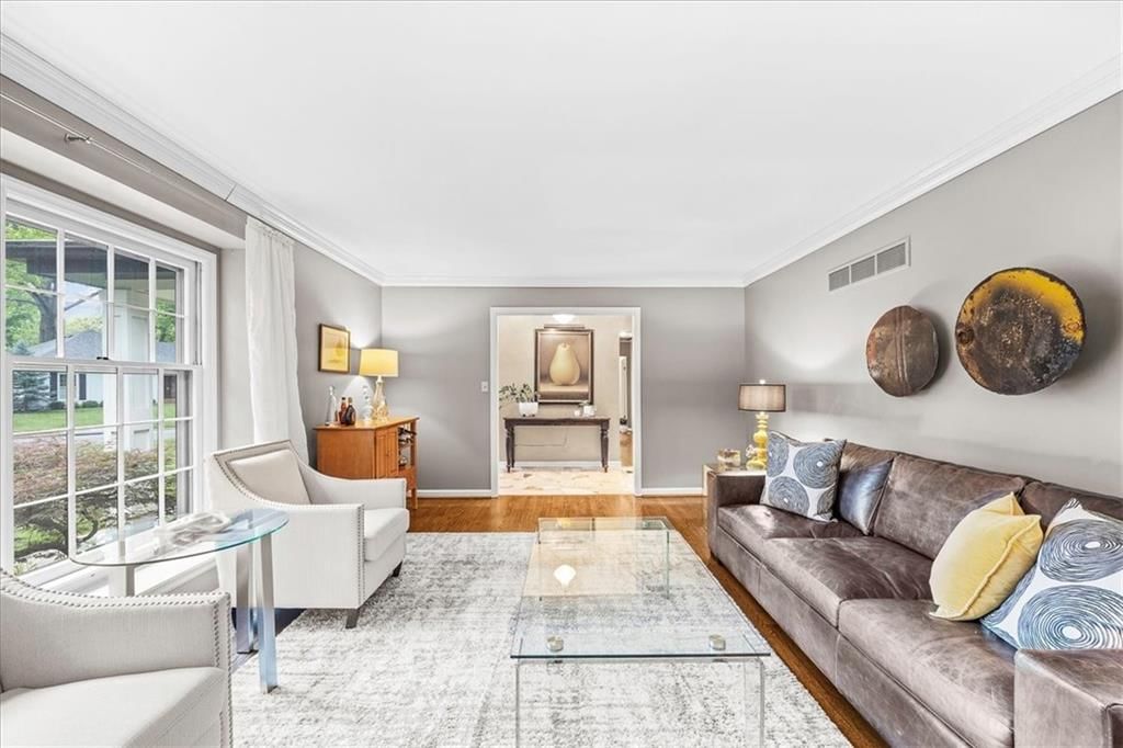 2407 W 105 Street — photo 11