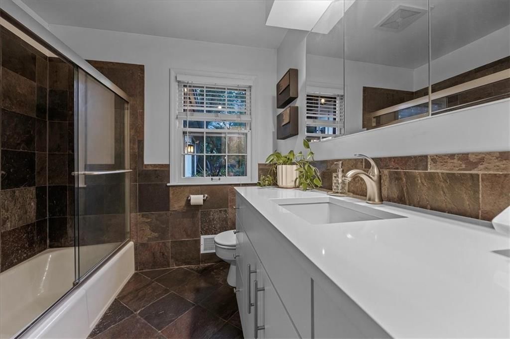 2407 W 105 Street — photo 23