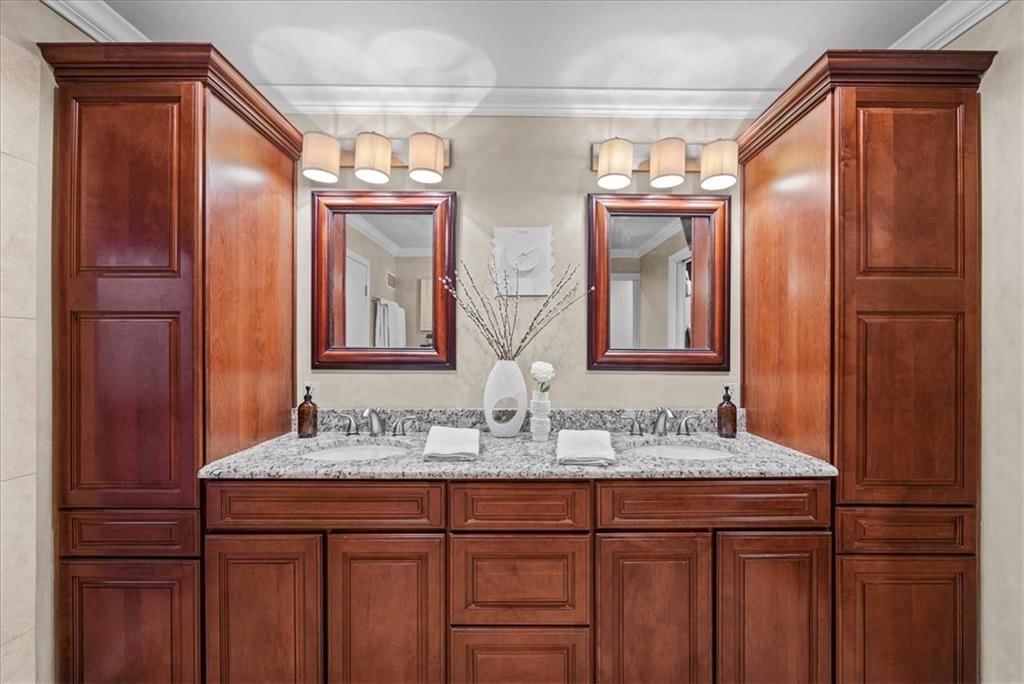 2407 W 105 Street — photo 30