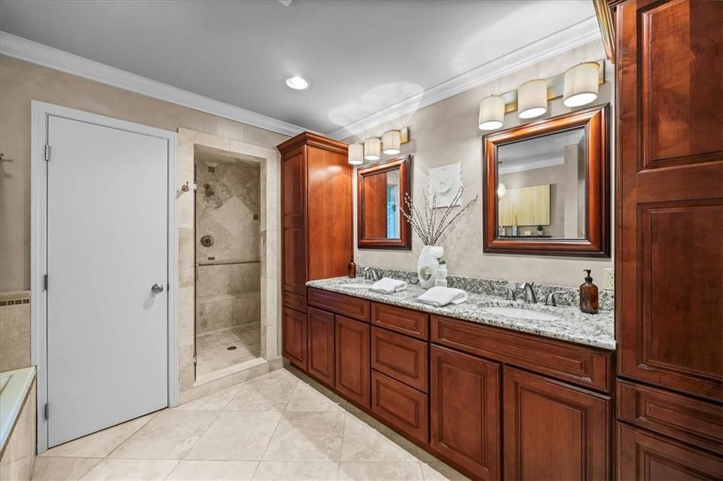 2407 W 105 Street — photo 31