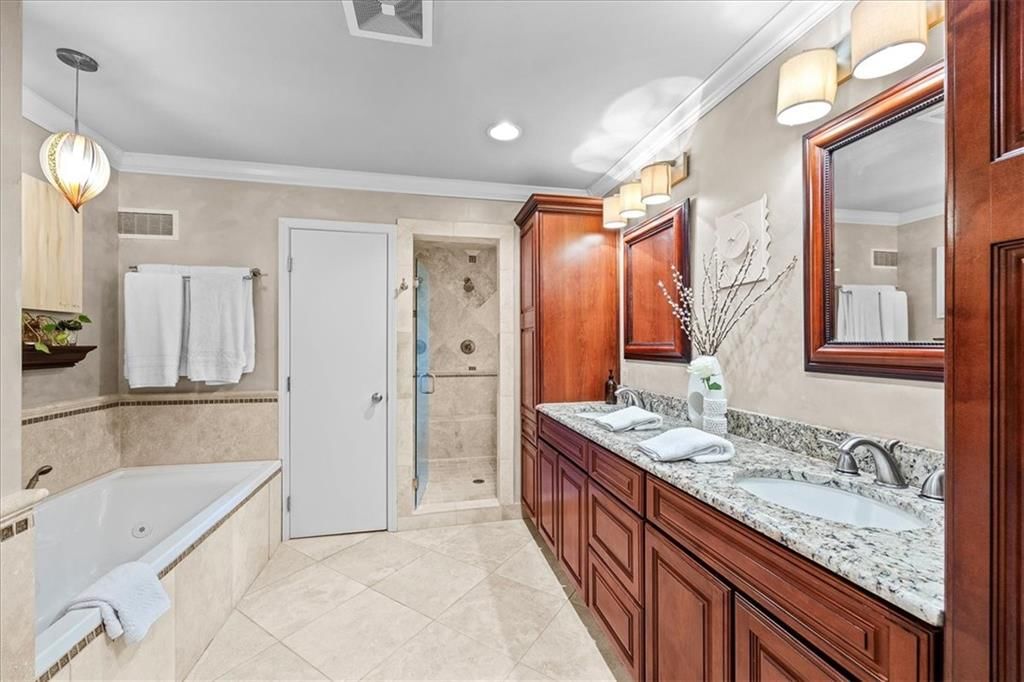 2407 W 105 Street — photo 32