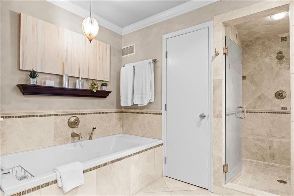 2407 W 105 Street — photo 34