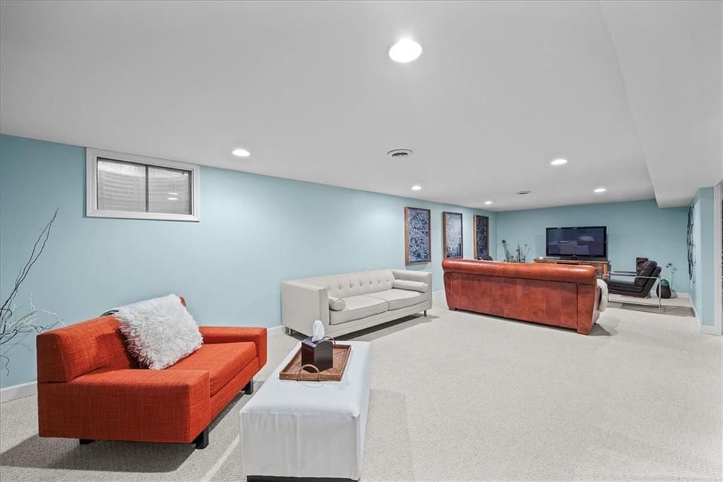 2407 W 105 Street — photo 35