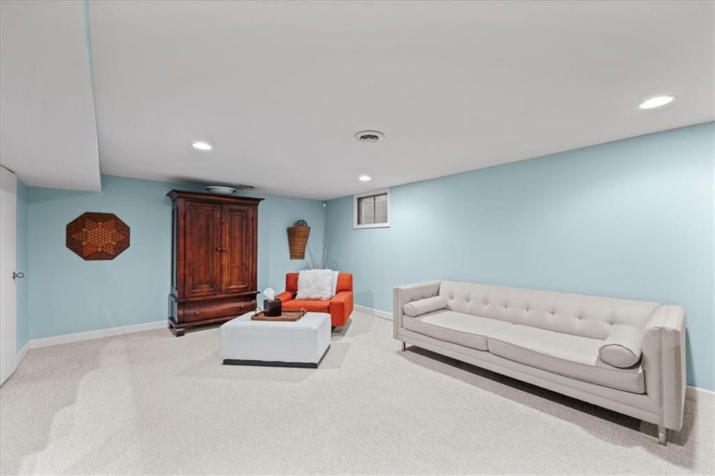 2407 W 105 Street — photo 36