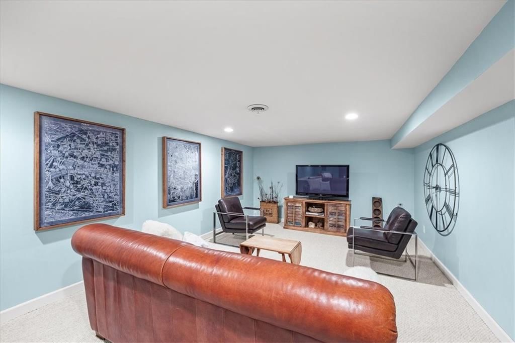 2407 W 105 Street — photo 37