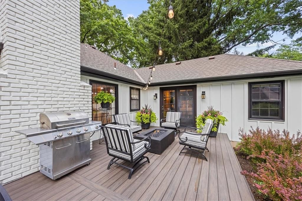 2407 W 105 Street — photo 43