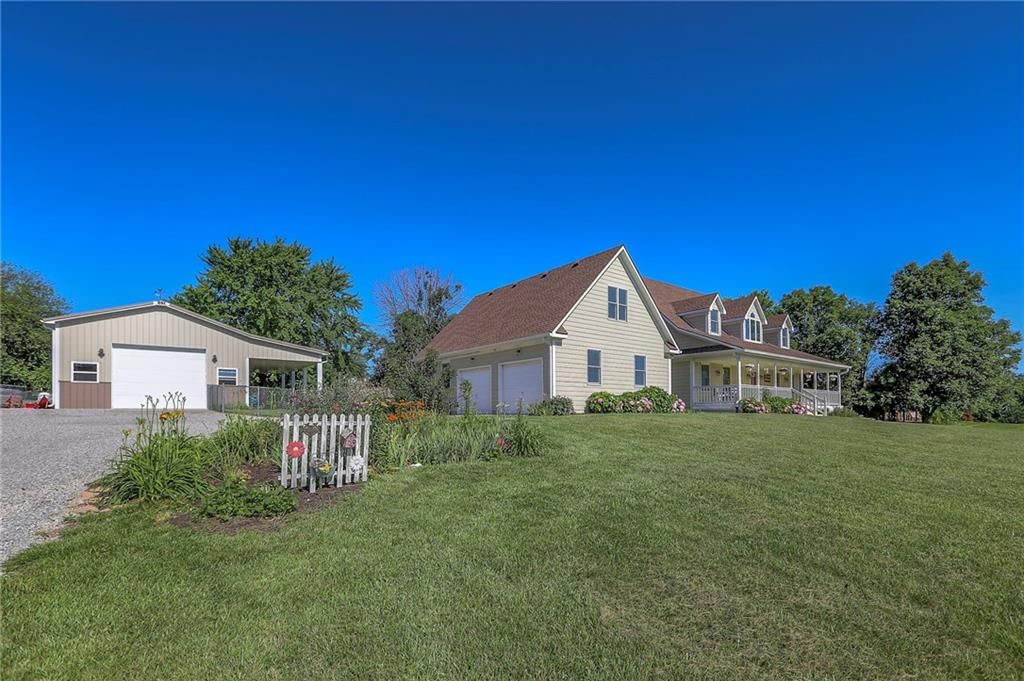 Photo 4 of 49 - 14043 170 Street