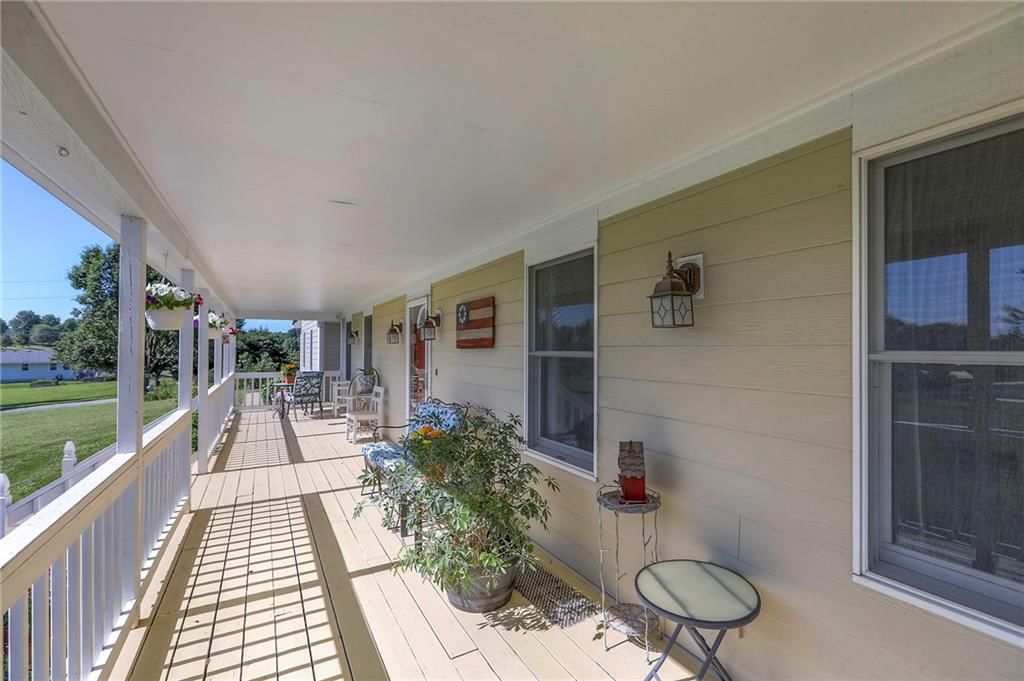 Photo 5 of 49 - 14043 170 Street