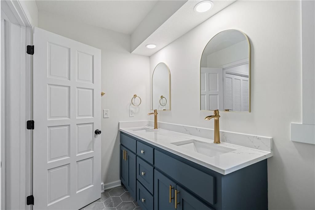 10206 NW 67th Street — photo 31