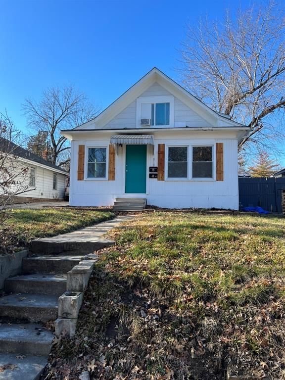 Photo 1 of 18 - 810 S Hardy Avenue
