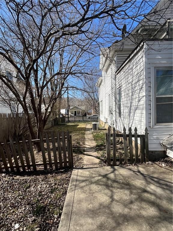 Photo 8 of 15 - 551 S Brookside Avenue