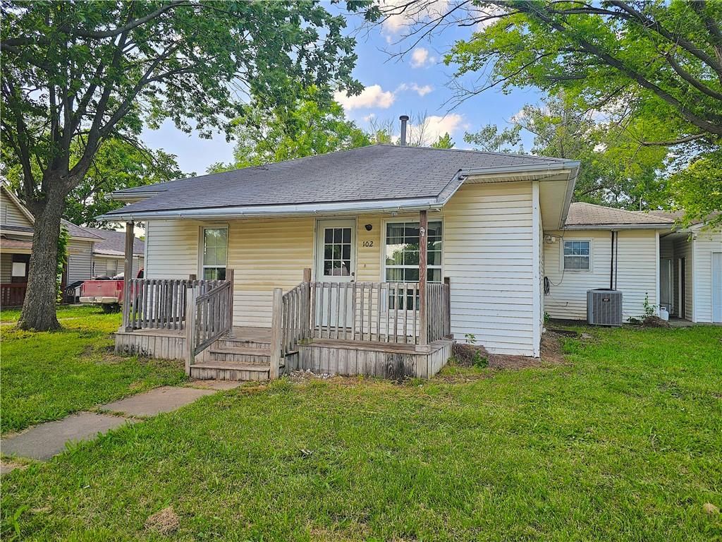 102 Garrison Avenue — photo 2