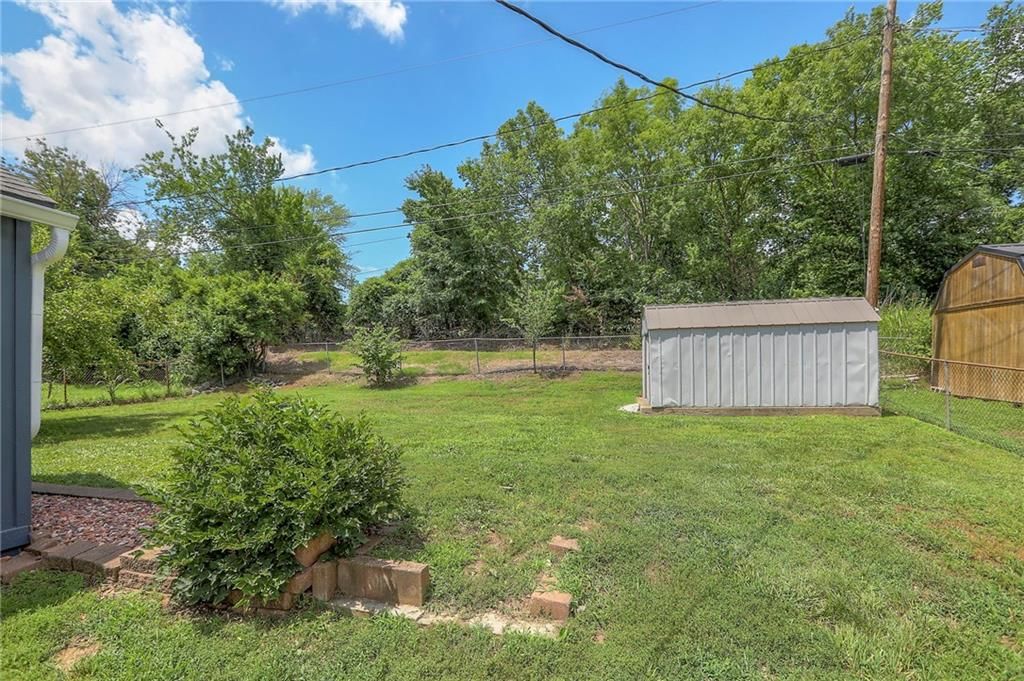 Photo 39 of 40 - 16100 E Elm Street