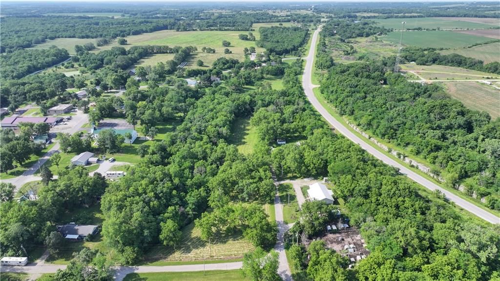 Photo 5 of 8 - 300 Bluff Avenue