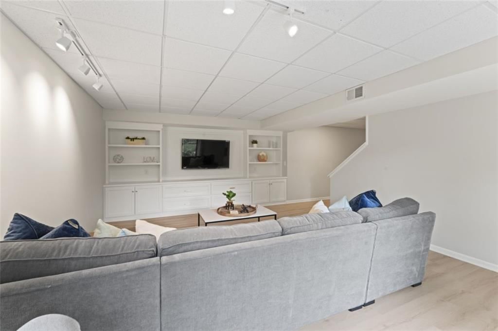2405 W 124th Street — photo 46