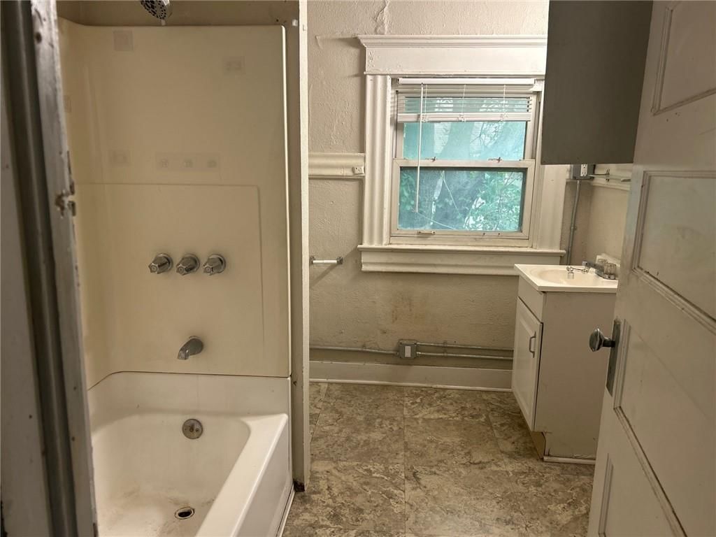 3531 Euclid Avenue — photo 9