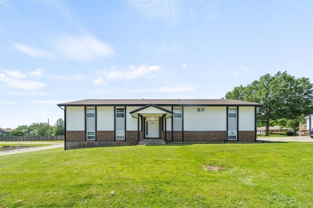 2203 Twin Oaks Drive — photo 3