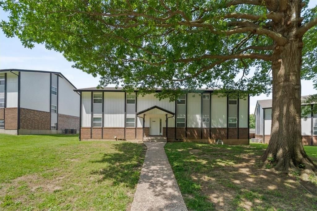 2203 Twin Oaks Drive — photo 11