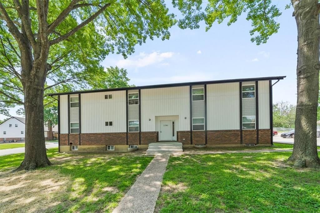 2203 Twin Oaks Drive — photo 17